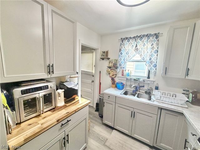 616 Garfield Avenue, Elyria, OH 44035