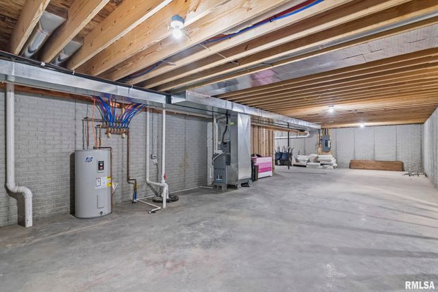 404 Hawks Nest Drive, Chatham, IL 62629