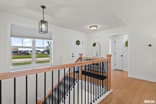 404 Hawks Nest Drive, Chatham, IL 62629