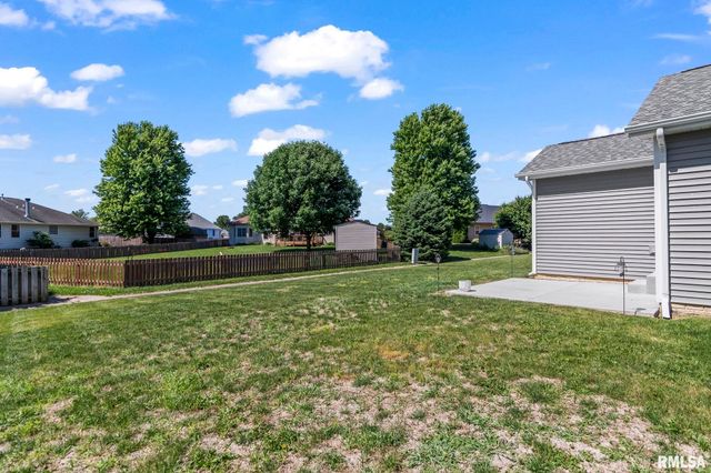 404 Hawks Nest Drive, Chatham, IL 62629