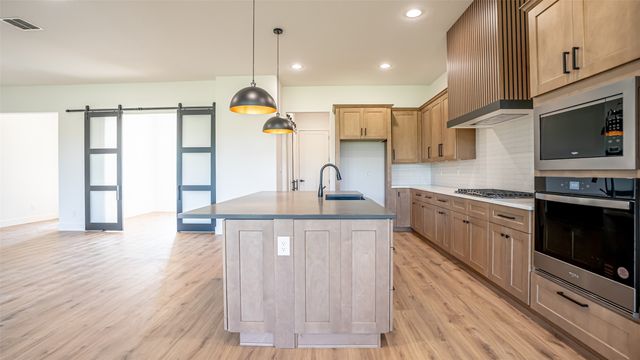 925 Bandon Dunes Drive, Fort Worth, TX 76028