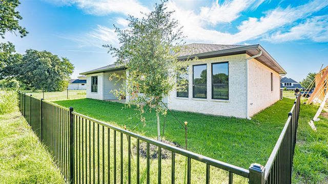 925 Bandon Dunes Drive, Fort Worth, TX 76028