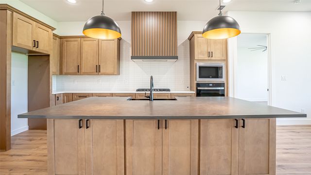 925 Bandon Dunes Drive, Fort Worth, TX 76028