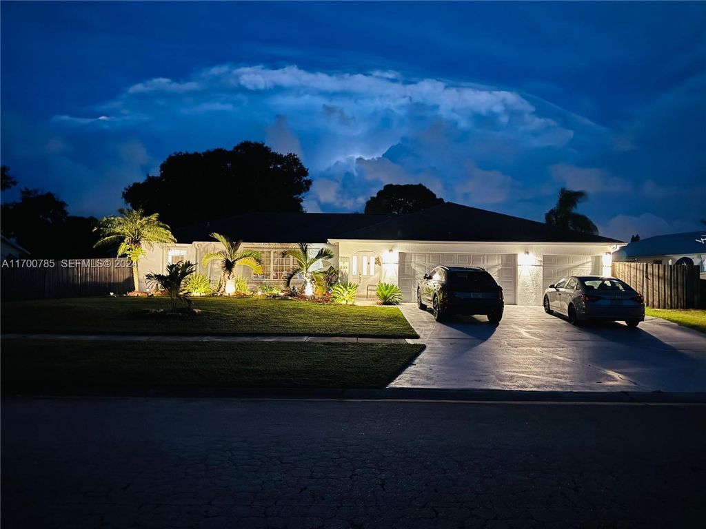 509 NE Solida Circle, Port St. Lucie, Port St Lucie, FL 34983