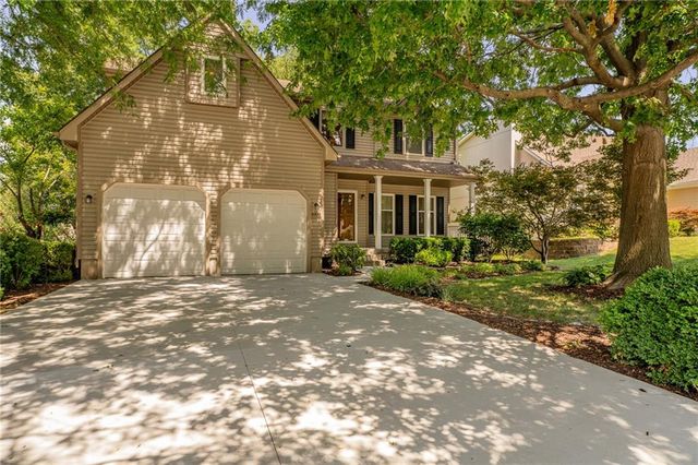 4508 NE Kingston Drive, Lee's Summit, MO 64064