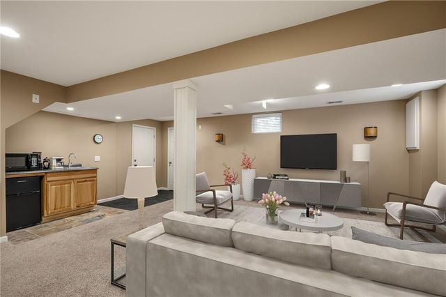 4508 NE Kingston Drive, Lee's Summit, MO 64064