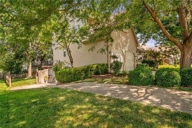 4508 NE Kingston Drive, Lee's Summit, MO 64064