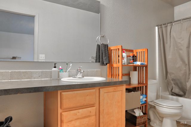 11719 Altamont St, Caldwell, ID 83607