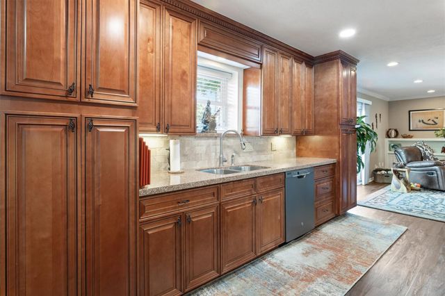 1110 Harbor View, Galveston, TX 77550