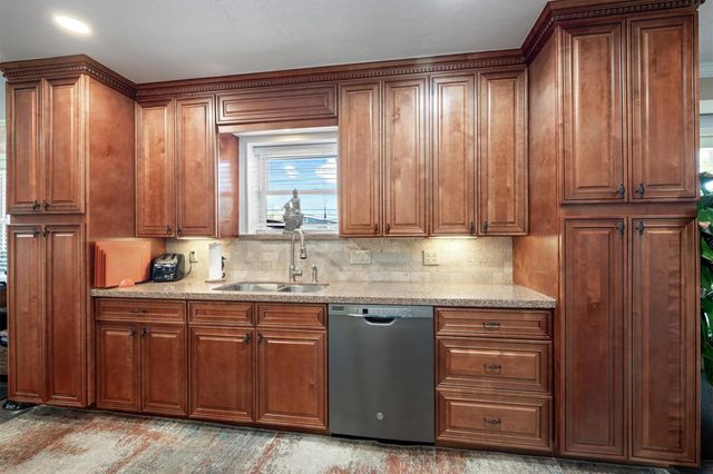 1110 Harbor View, Galveston, TX 77550