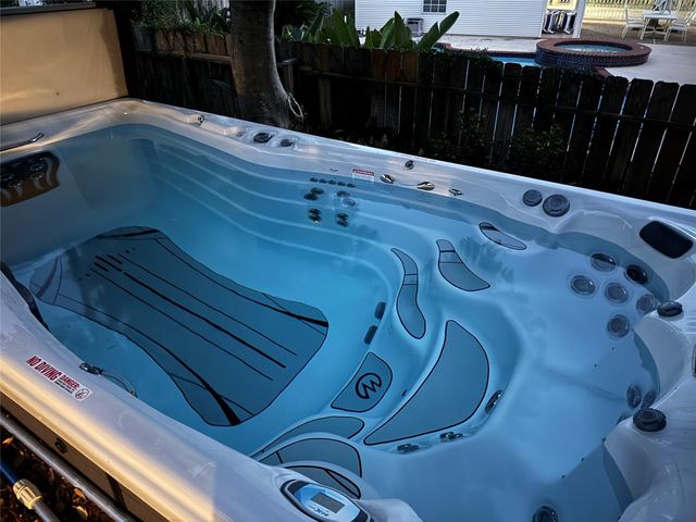 1110 Harbor View, Galveston, TX 77550