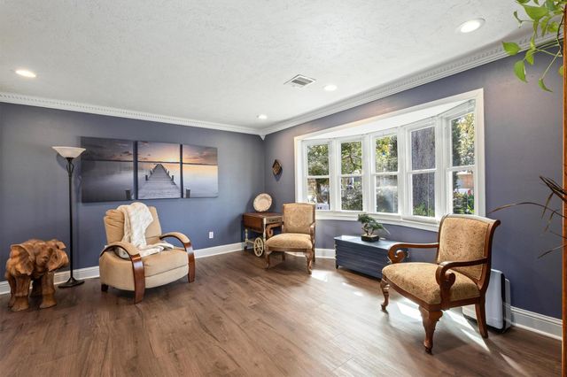 1110 Harbor View, Galveston, TX 77550