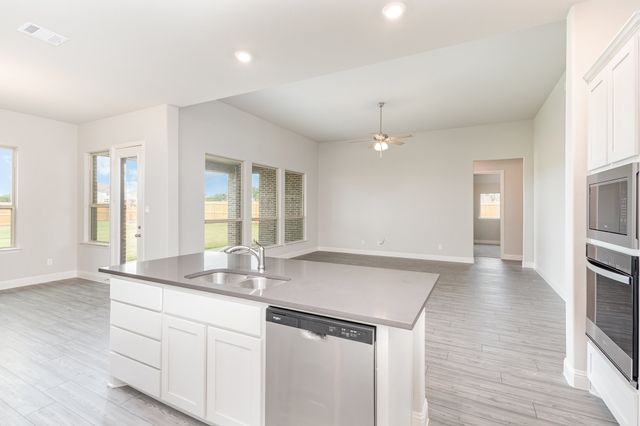 1908 Comanche Drive, Desoto, TX 75115