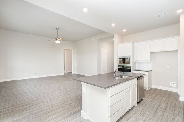 1908 Comanche Drive, Desoto, TX 75115