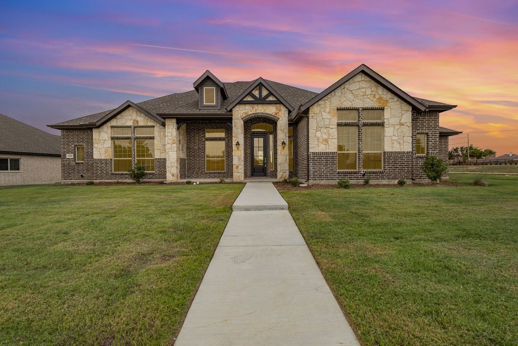 1908 Comanche Drive, Desoto, TX 75115