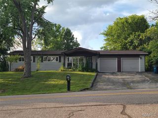 4947 Ringer Road, Mehlville, MO 63129