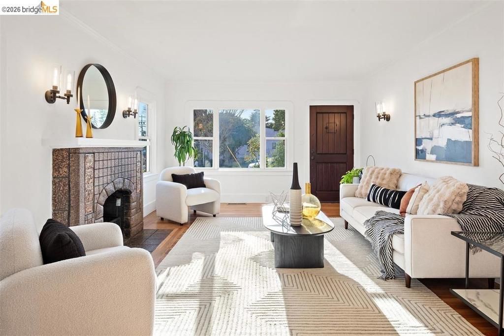 Image 4 of property listing at 496 496 Kenilworth Ave, San Leandro, CA 94577