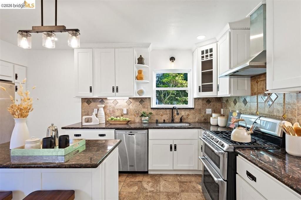 Image 9 of property listing at 496 496 Kenilworth Ave, San Leandro, CA 94577