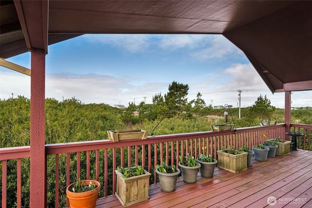 1003 Greenview Avenue, Ocean Shores, WA 98569