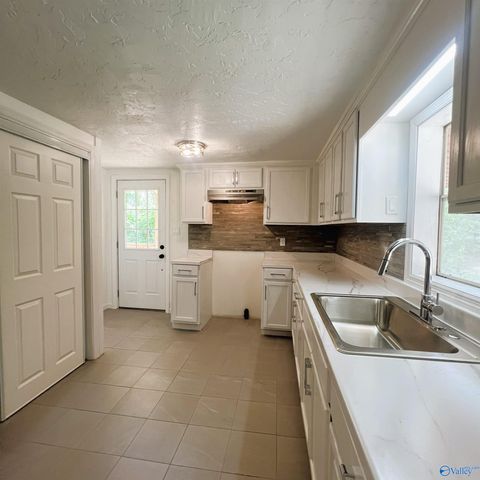 609 Chapman Avenue, Glencoe, AL 35905