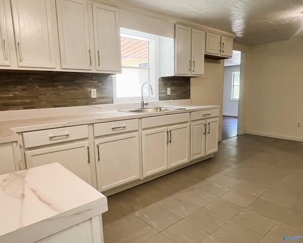 609 Chapman Avenue, Glencoe, AL 35905