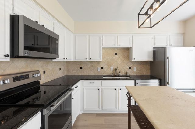 105 World Of Tennis SQ, Lakeway, TX 78738