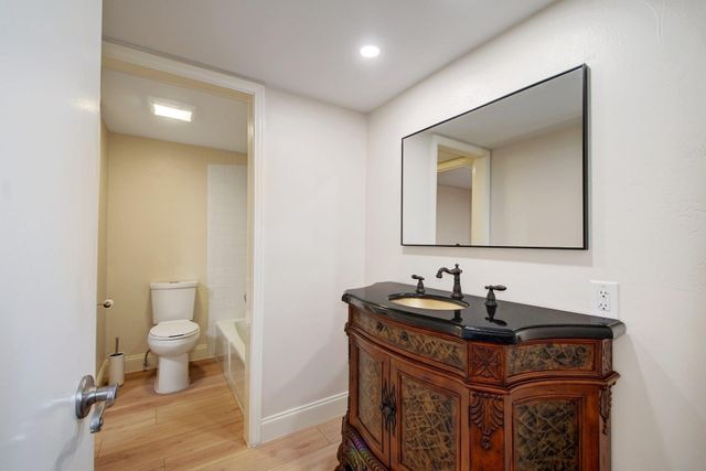 105 World Of Tennis SQ, Lakeway, TX 78738