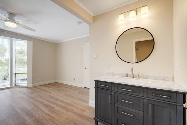 105 World Of Tennis SQ, Lakeway, TX 78738