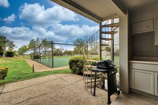 105 World Of Tennis SQ, Lakeway, TX 78738