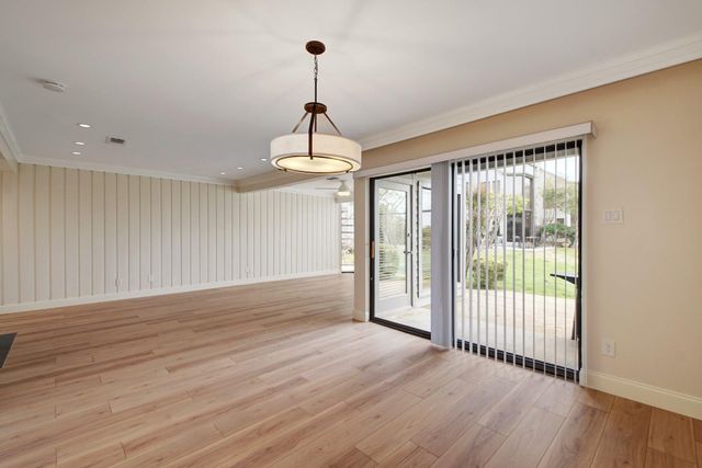 105 World Of Tennis SQ, Lakeway, TX 78738