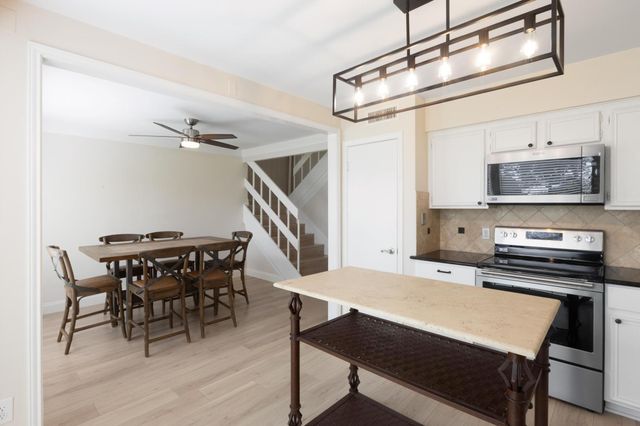 105 World Of Tennis SQ, Lakeway, TX 78738