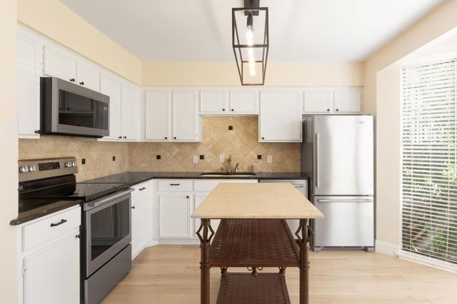 105 World Of Tennis SQ, Lakeway, TX 78738