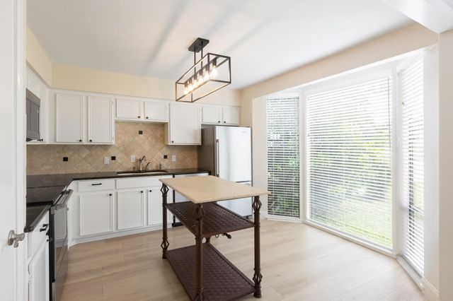 105 World Of Tennis SQ, Lakeway, TX 78738