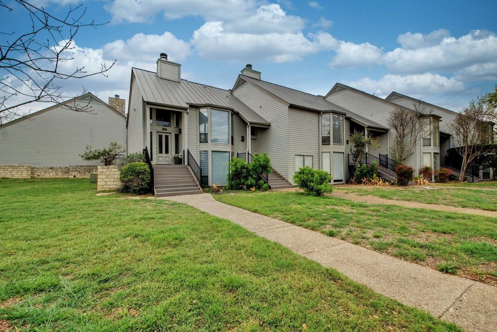 105 World Of Tennis SQ, Lakeway, TX 78738