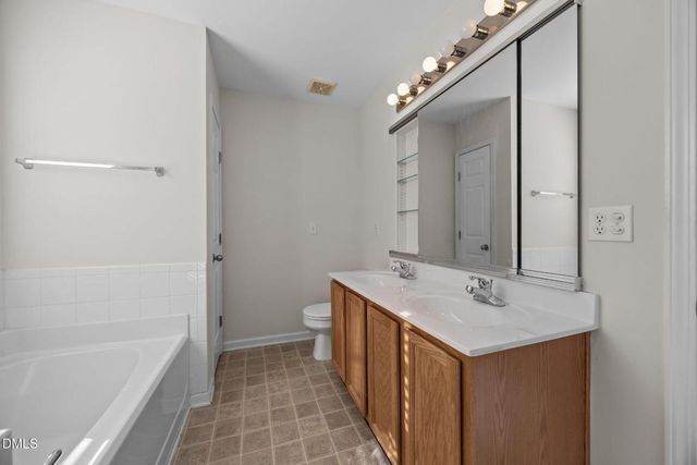 8621 Neuse Club Lane 100, Raleigh, NC 27616