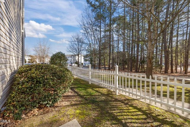 8621 Neuse Club Lane 100, Raleigh, NC 27616