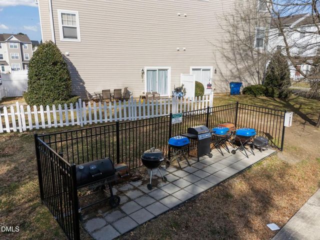 8621 Neuse Club Lane 100, Raleigh, NC 27616