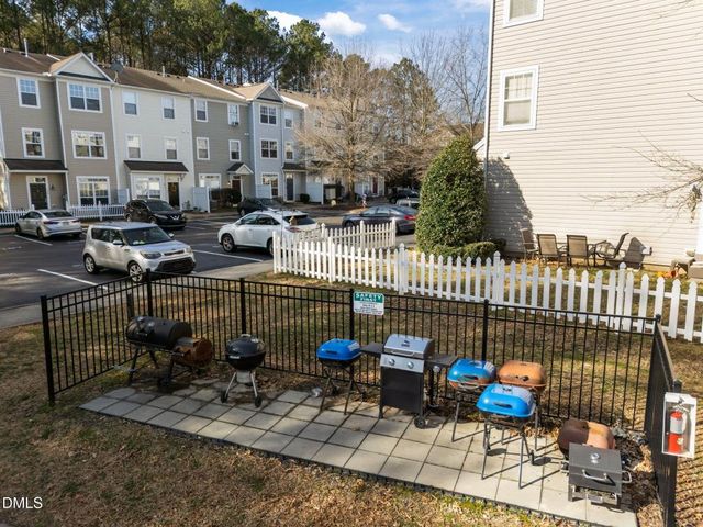 8621 Neuse Club Lane 100, Raleigh, NC 27616