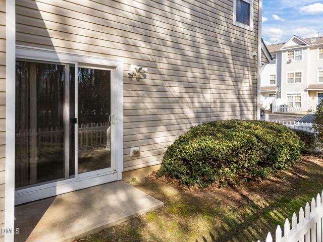 8621 Neuse Club Lane 100, Raleigh, NC 27616