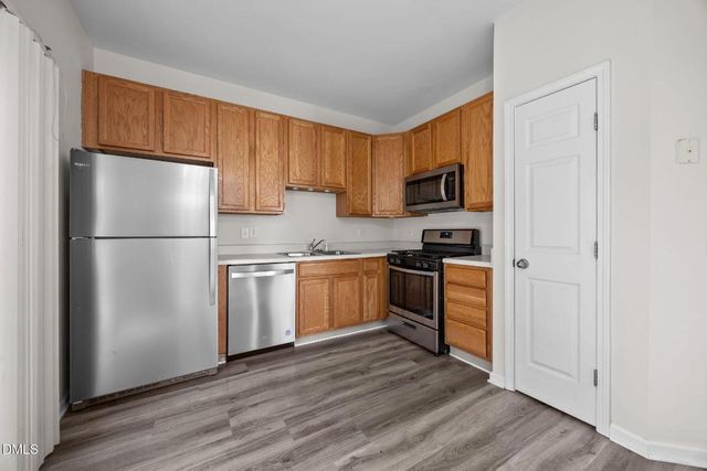 8621 Neuse Club Lane 100, Raleigh, NC 27616