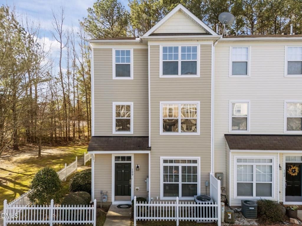 8621 Neuse Club Lane 100, Raleigh, NC 27616