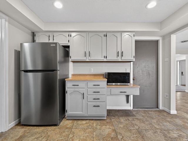 1605 Benham Drive, Fort Wayne, IN 46815