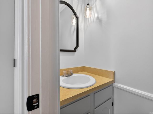 1605 Benham Drive, Fort Wayne, IN 46815