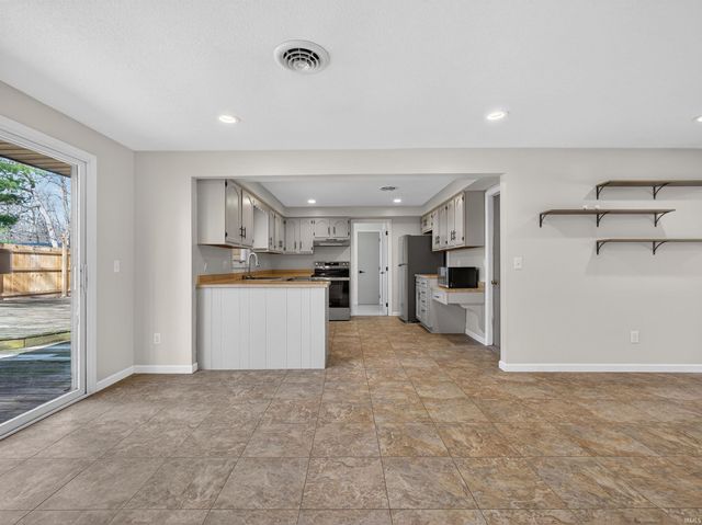 1605 Benham Drive, Fort Wayne, IN 46815