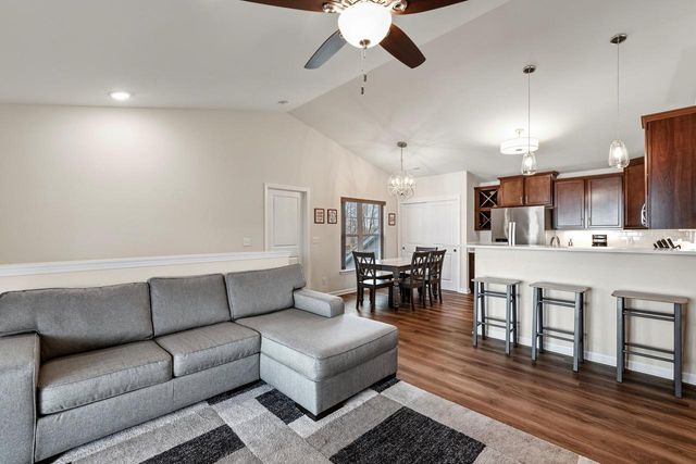W197N16902 Stonewall DRIVE, Jackson, WI 53037