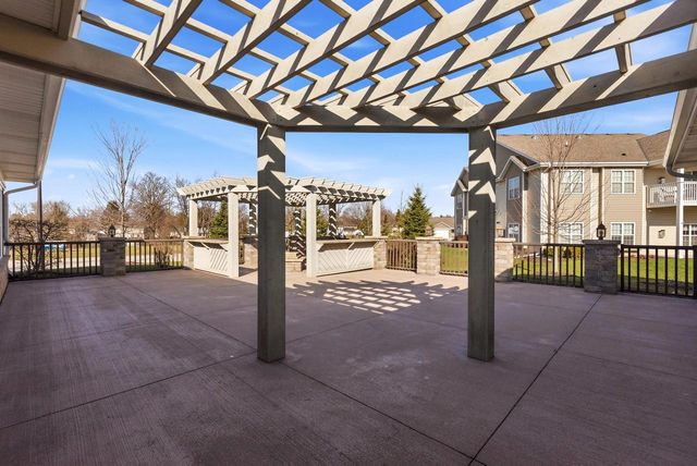 W197N16902 Stonewall DRIVE, Jackson, WI 53037
