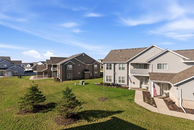 W197N16902 Stonewall DRIVE, Jackson, WI 53037