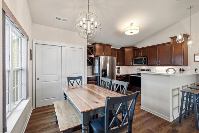W197N16902 Stonewall DRIVE, Jackson, WI 53037