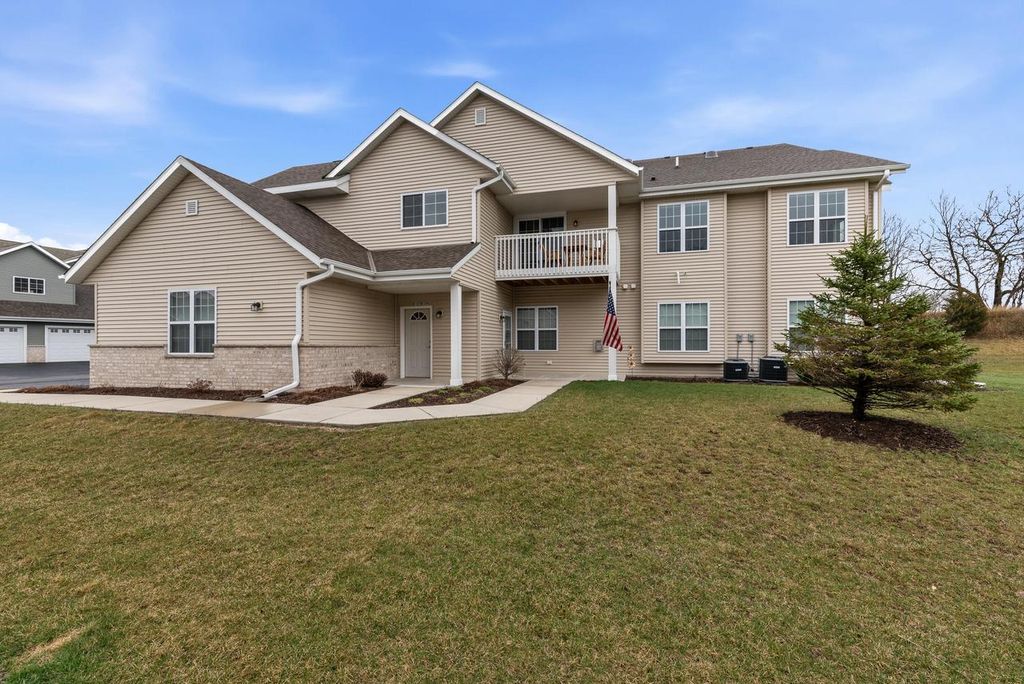 W197N16902 Stonewall DRIVE, Jackson, WI 53037