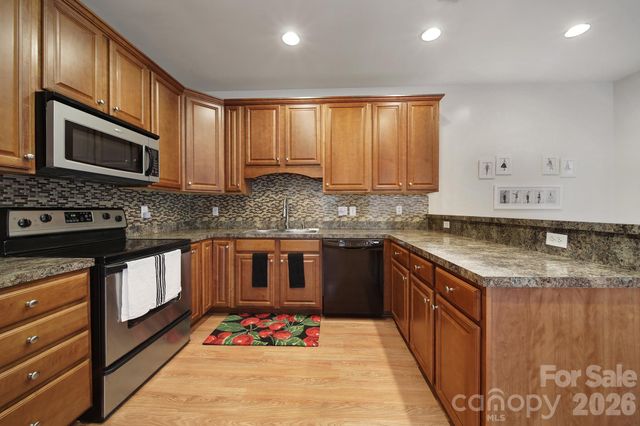 104 Sherman Oaks Lane, Mooresville, NC 28115